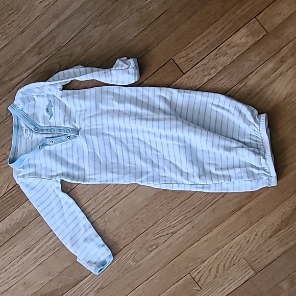 3 3-6 month Infant Nightgowns, 1 has a matching hat. - Picture 3 of 5